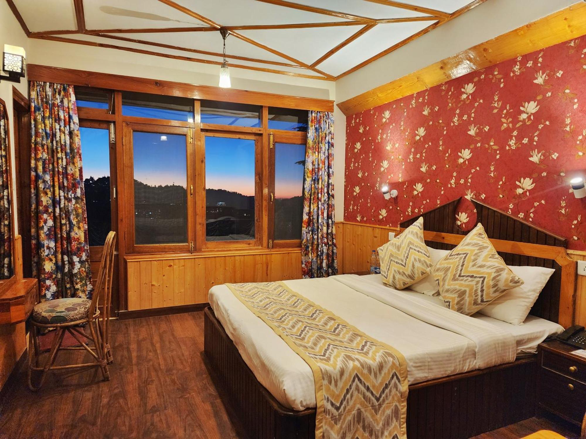 Hotel Pineview Shimla Zewnętrze zdjęcie