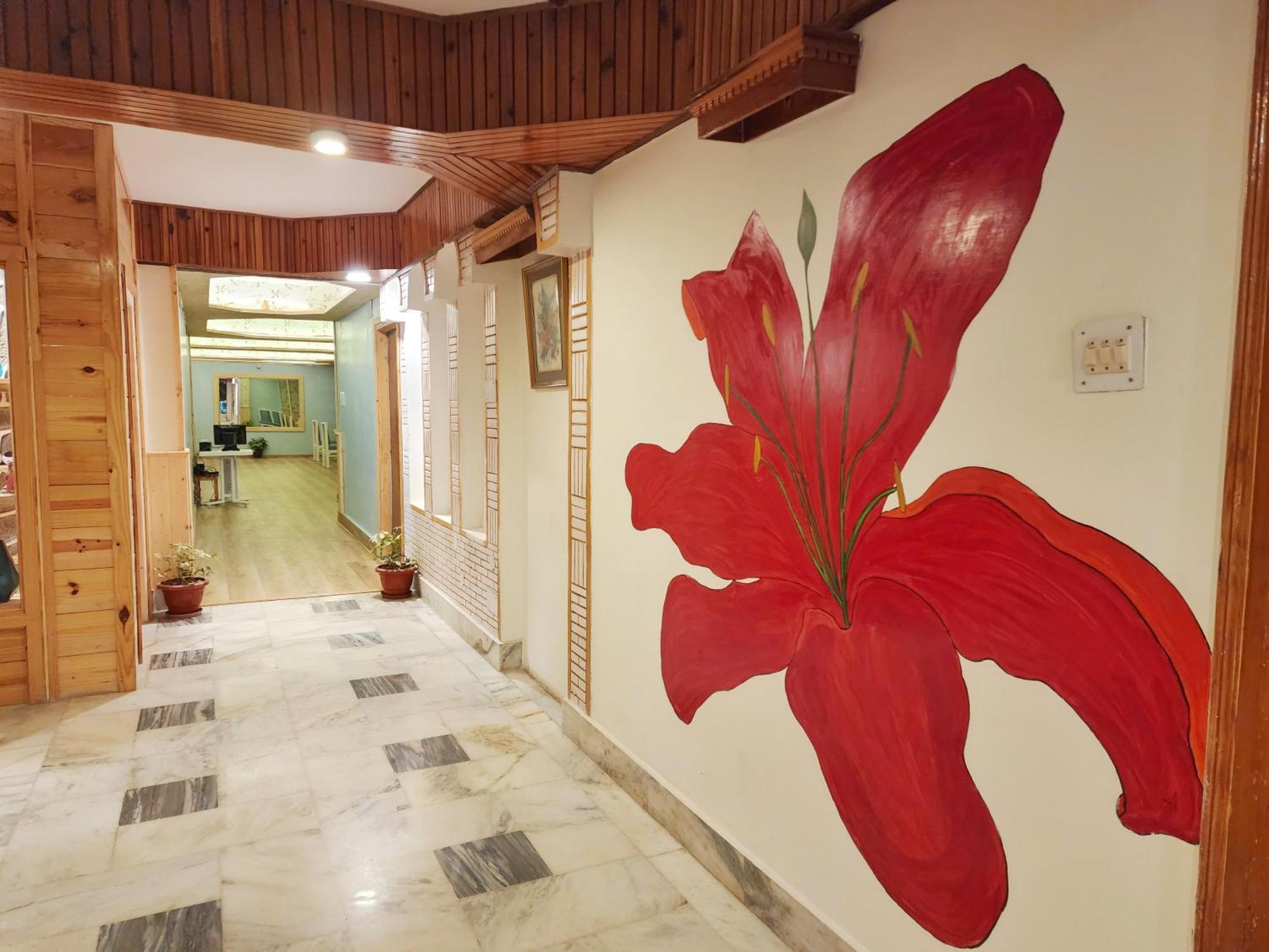 Hotel Pineview Shimla Zewnętrze zdjęcie