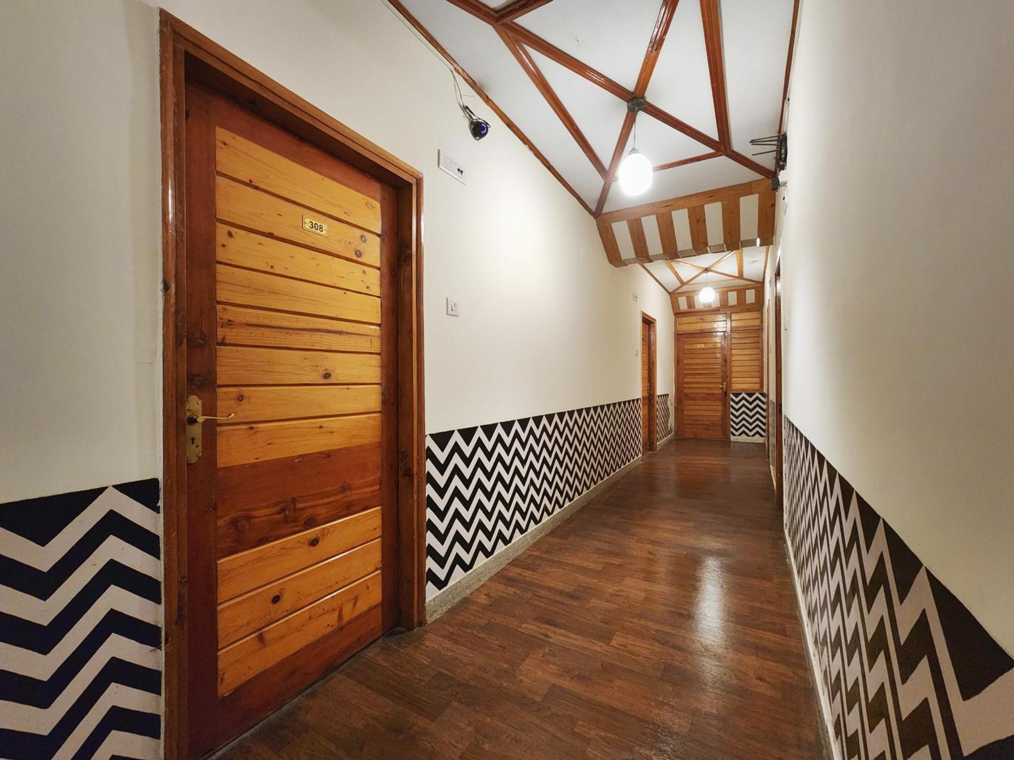 Hotel Pineview Shimla Zewnętrze zdjęcie
