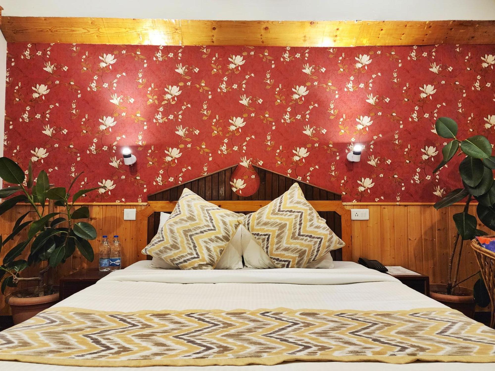 Hotel Pineview Shimla Zewnętrze zdjęcie
