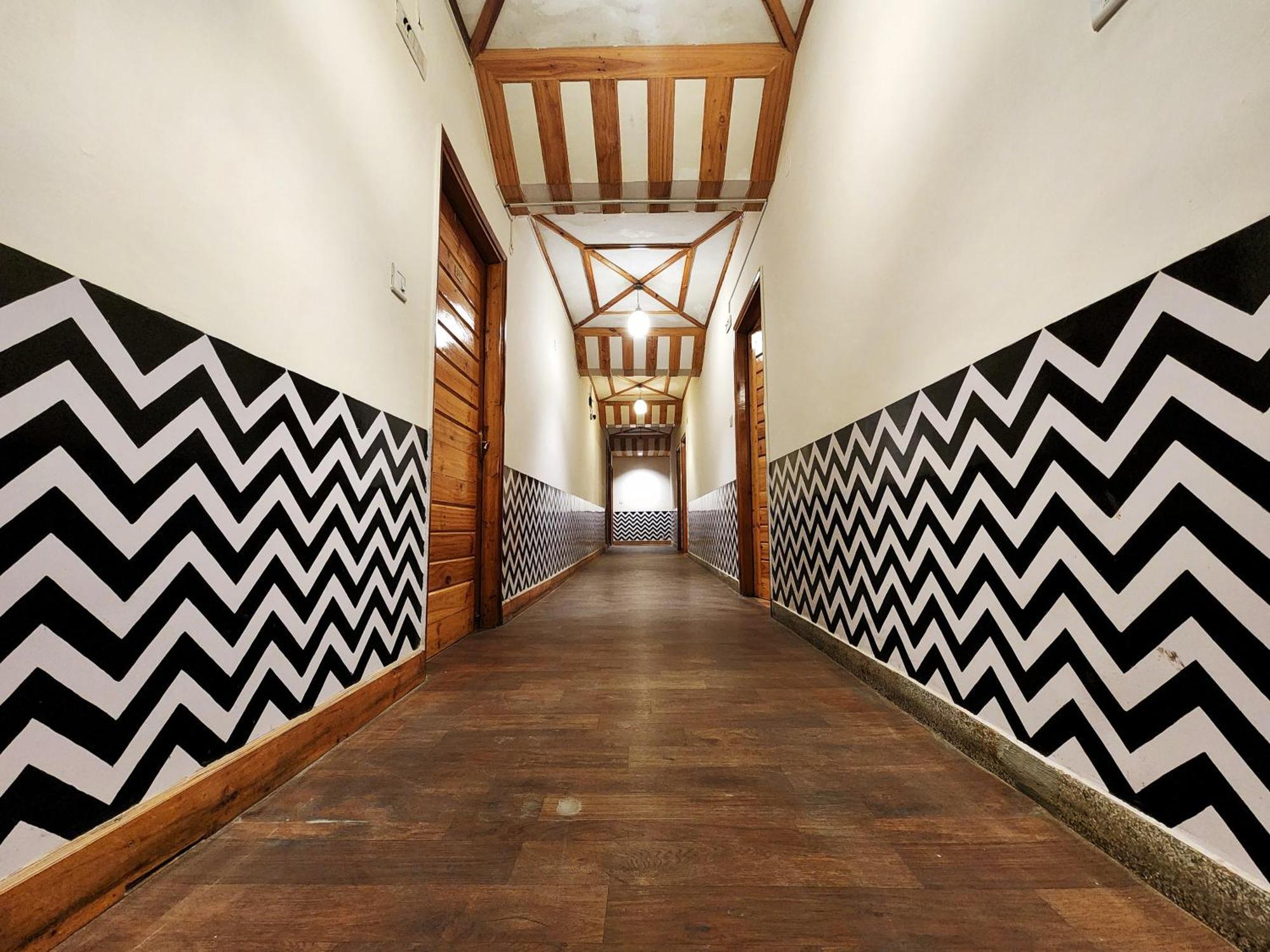 Hotel Pineview Shimla Zewnętrze zdjęcie
