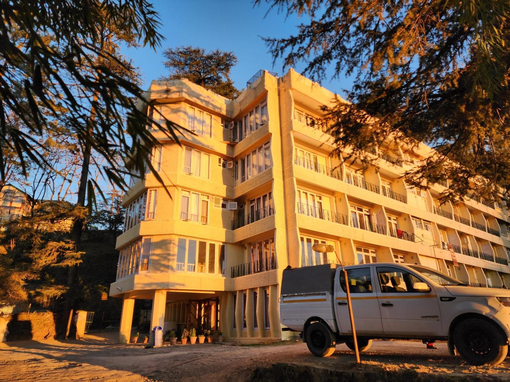 Hotel Pineview Shimla Zewnętrze zdjęcie
