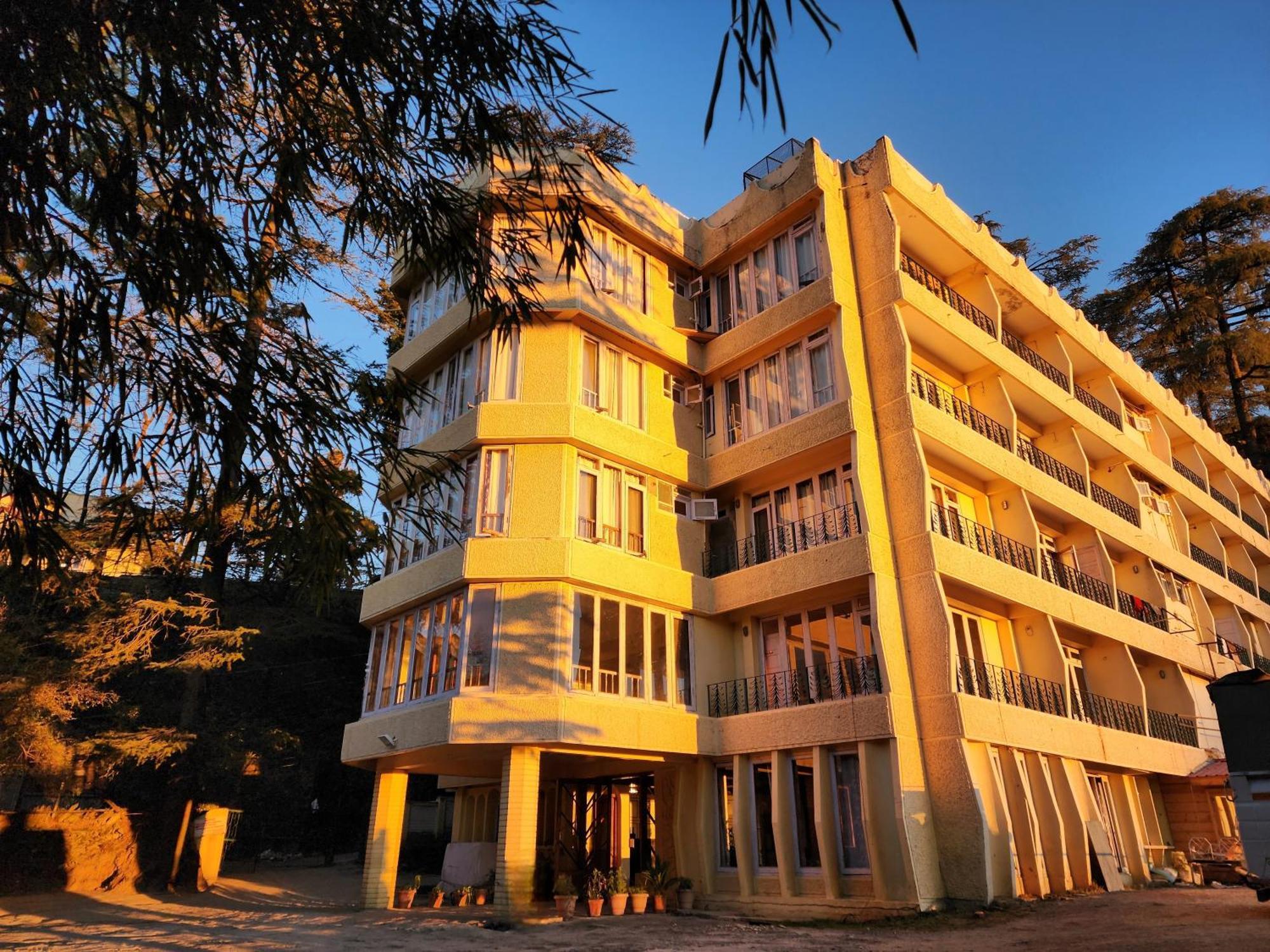 Hotel Pineview Shimla Zewnętrze zdjęcie