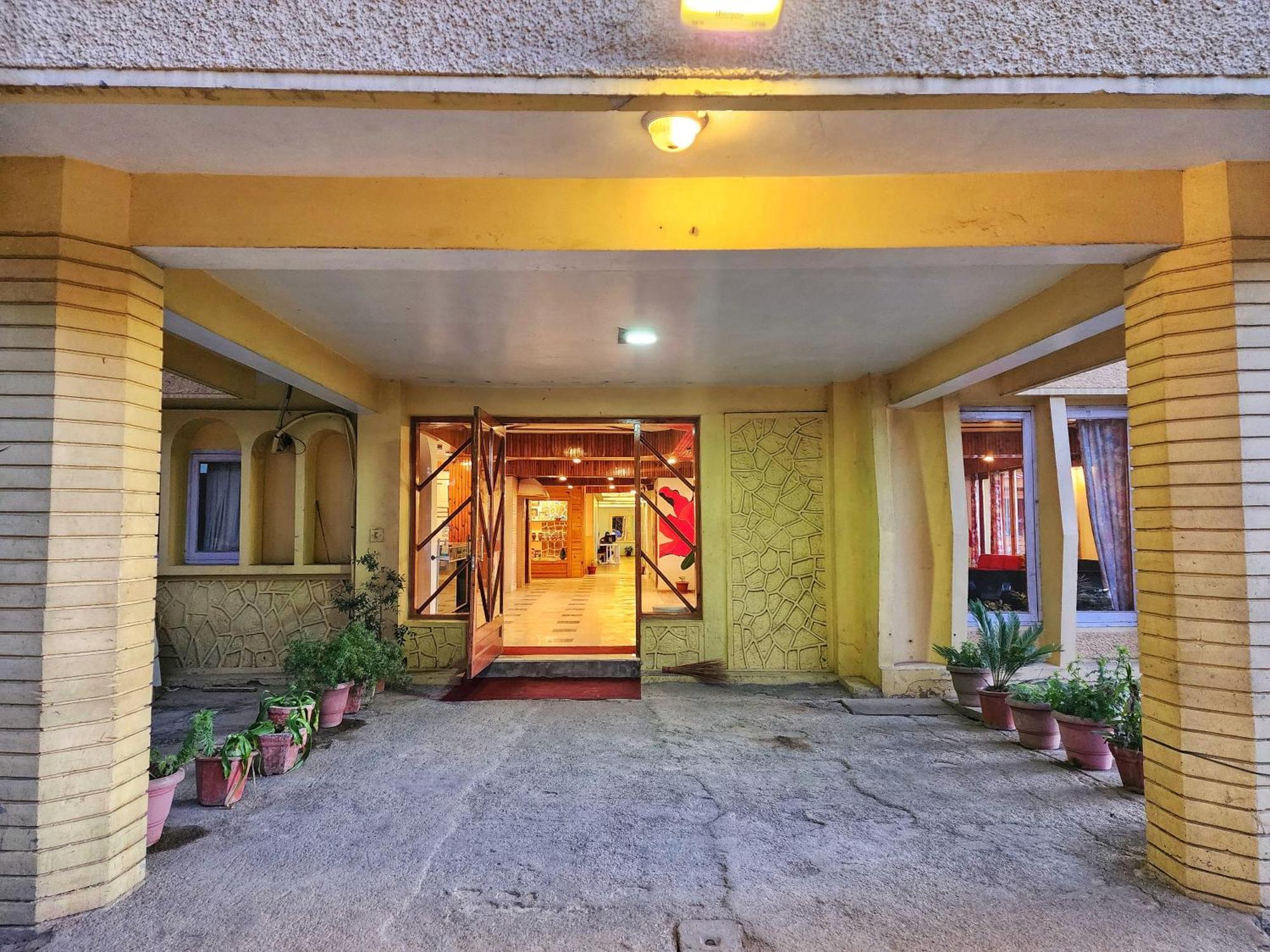 Hotel Pineview Shimla Zewnętrze zdjęcie