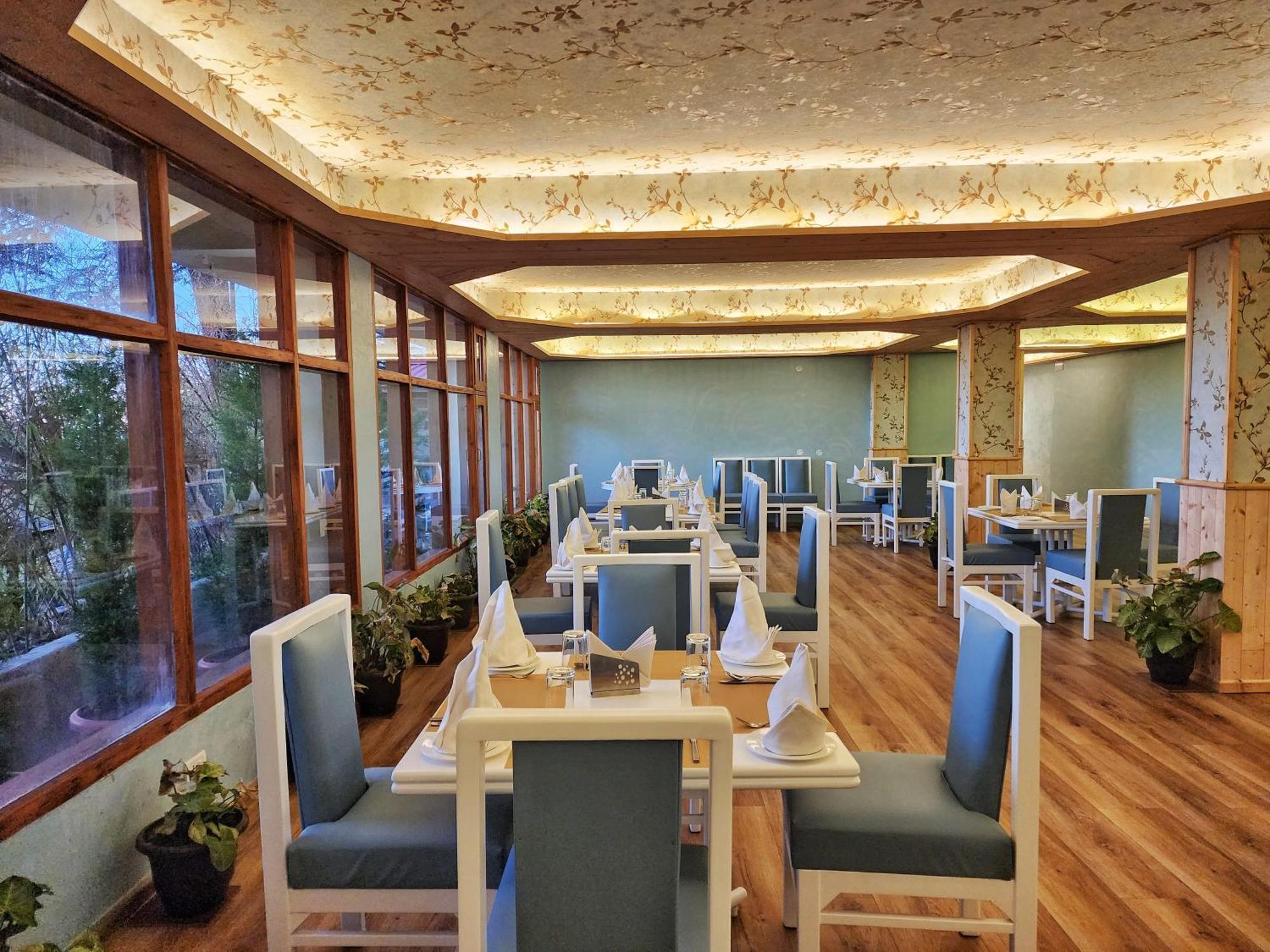 Hotel Pineview Shimla Zewnętrze zdjęcie