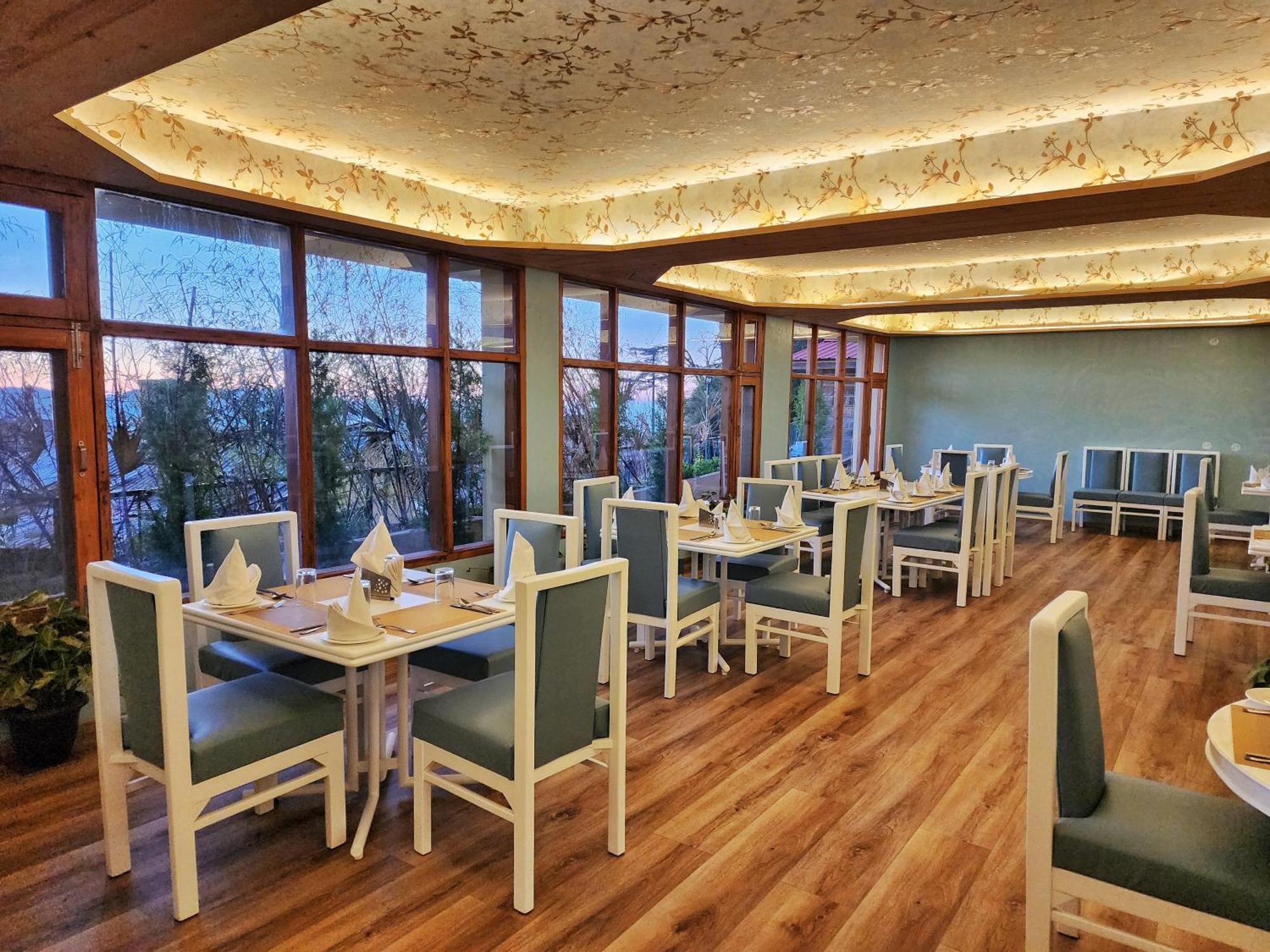 Hotel Pineview Shimla Zewnętrze zdjęcie