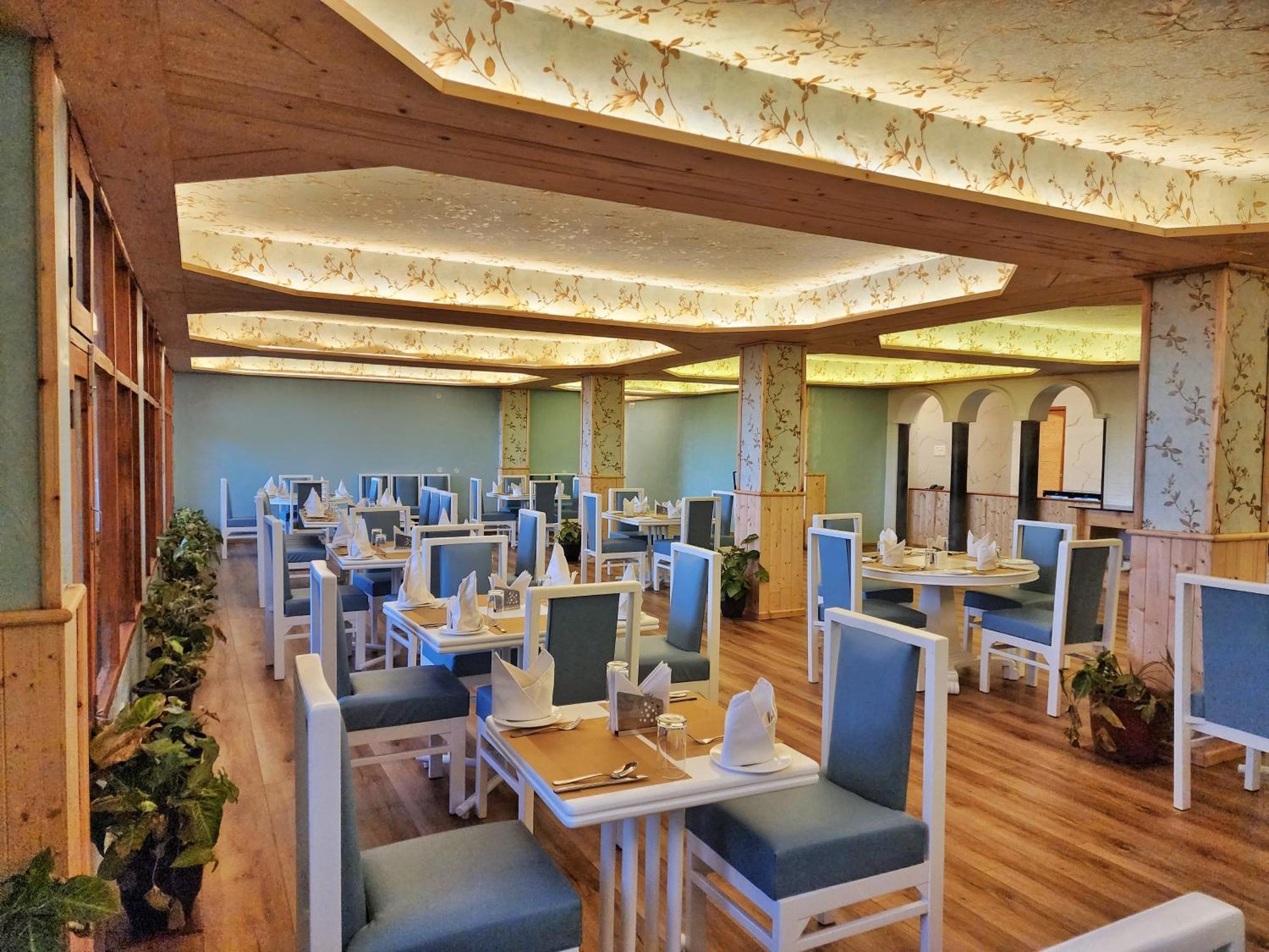 Hotel Pineview Shimla Zewnętrze zdjęcie