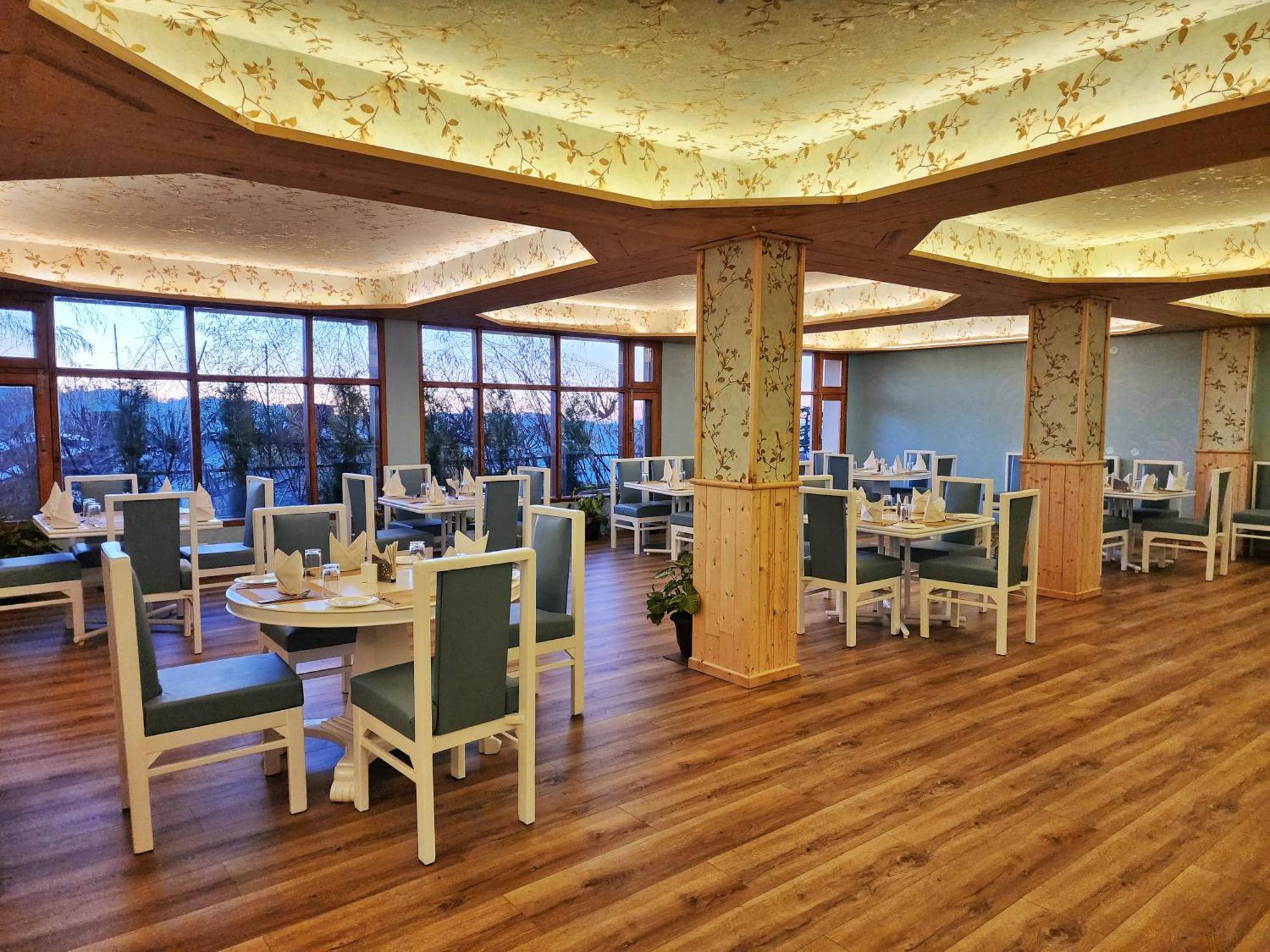 Hotel Pineview Shimla Zewnętrze zdjęcie
