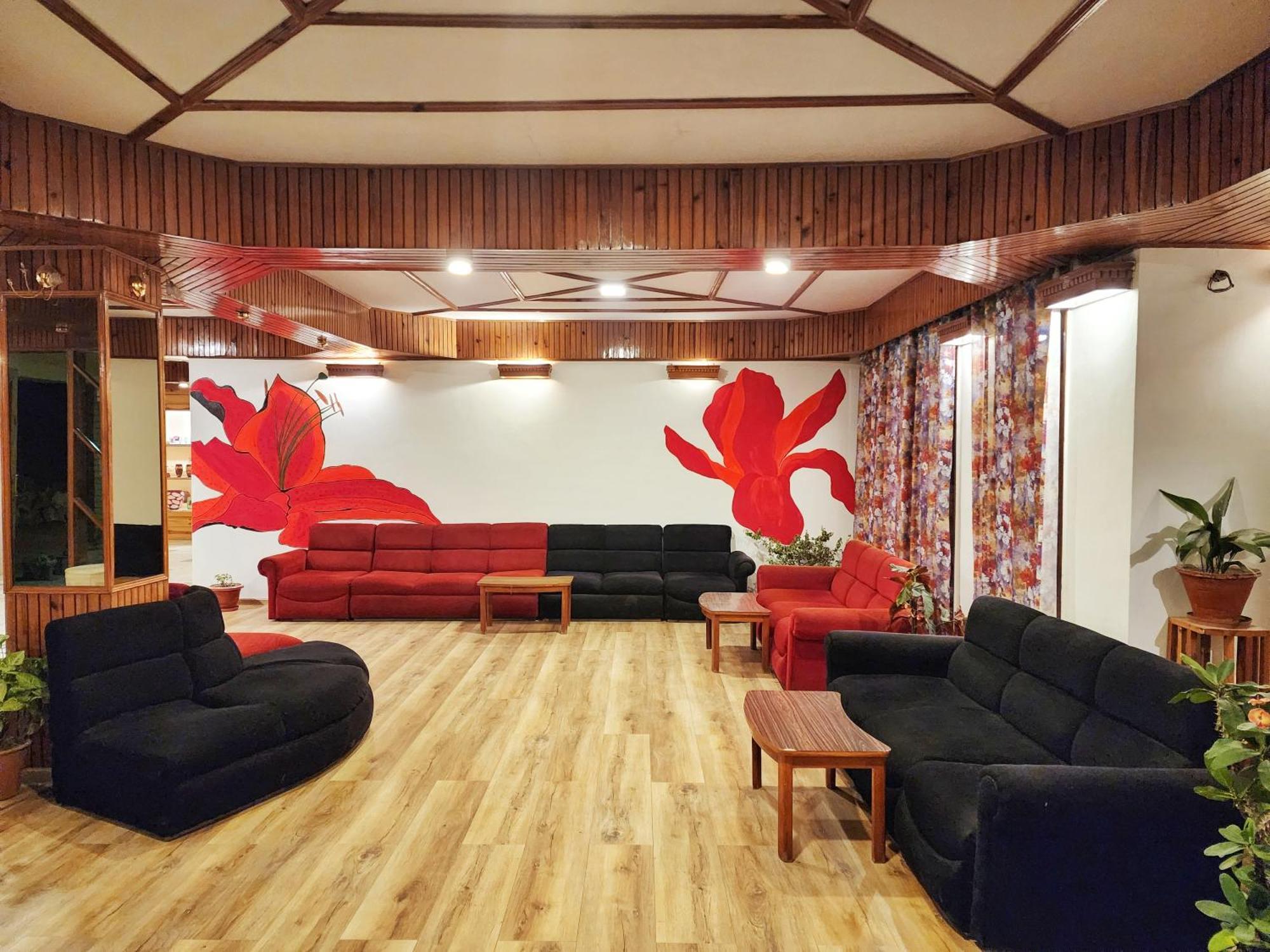 Hotel Pineview Shimla Zewnętrze zdjęcie
