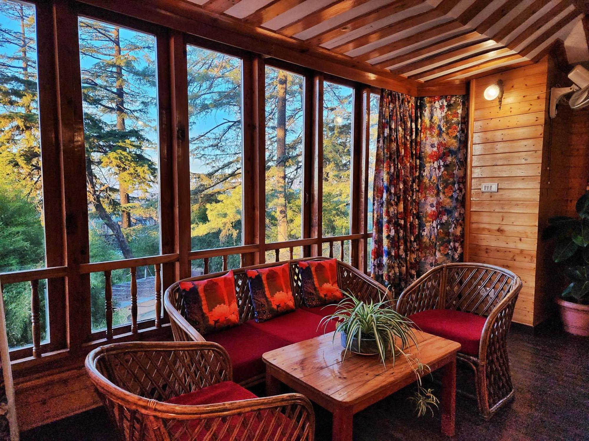 Hotel Pineview Shimla Zewnętrze zdjęcie