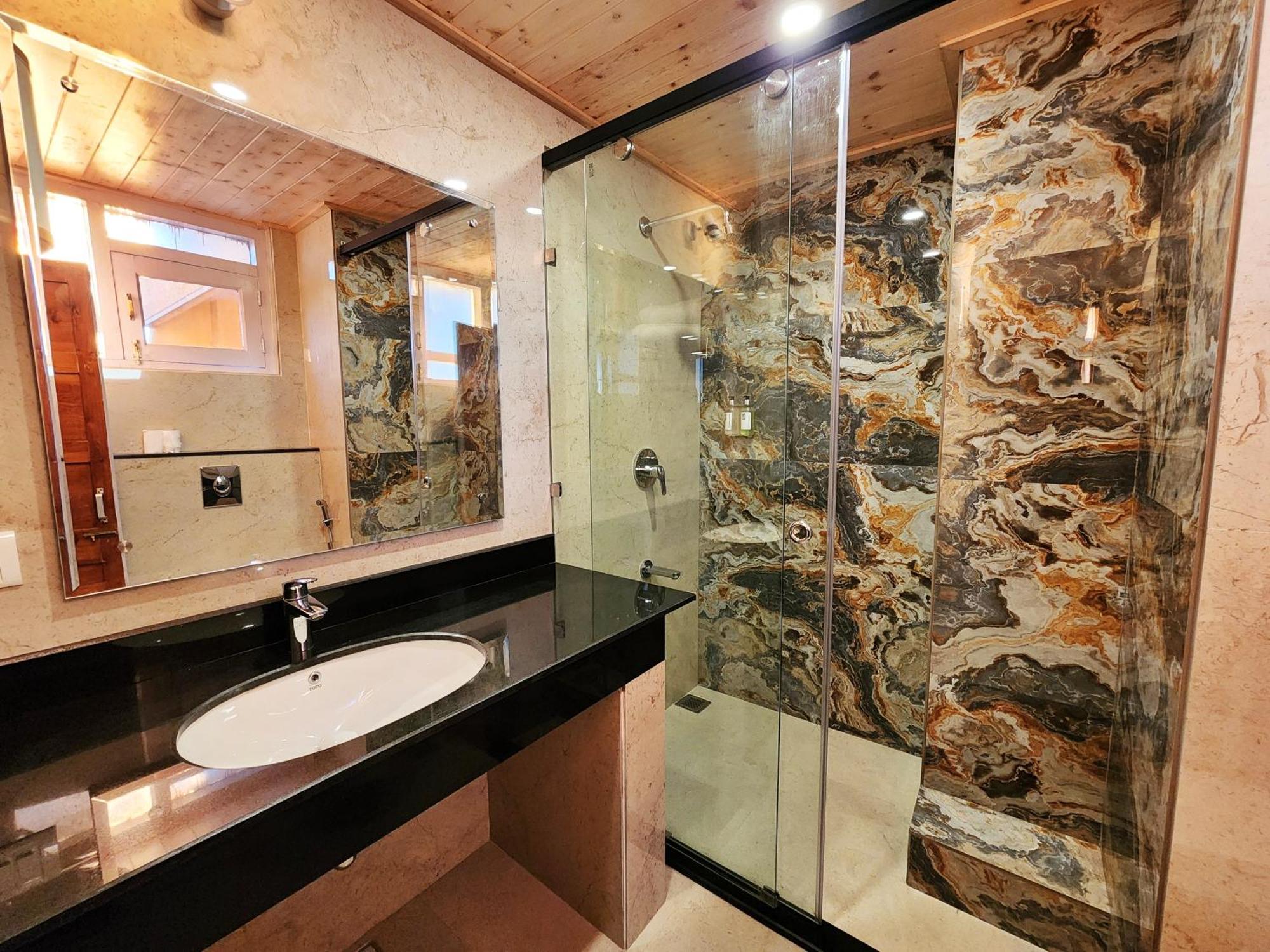 Hotel Pineview Shimla Zewnętrze zdjęcie