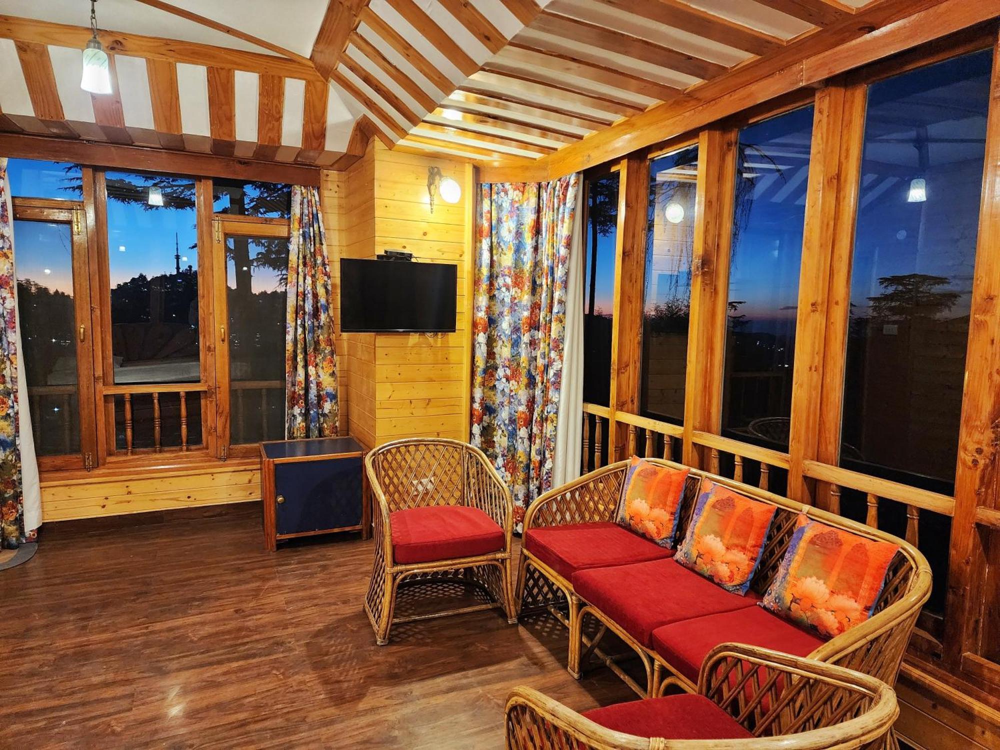 Hotel Pineview Shimla Zewnętrze zdjęcie