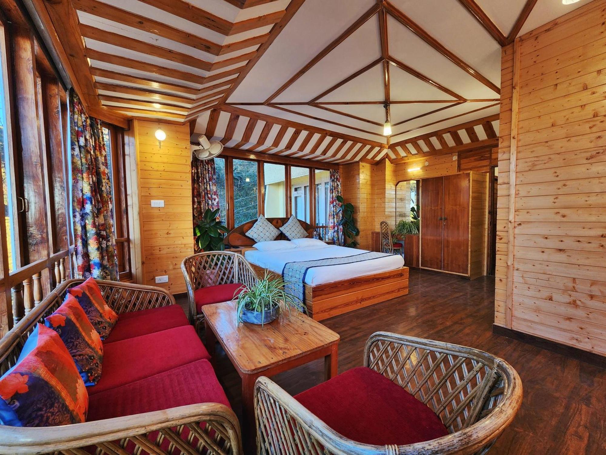 Hotel Pineview Shimla Zewnętrze zdjęcie