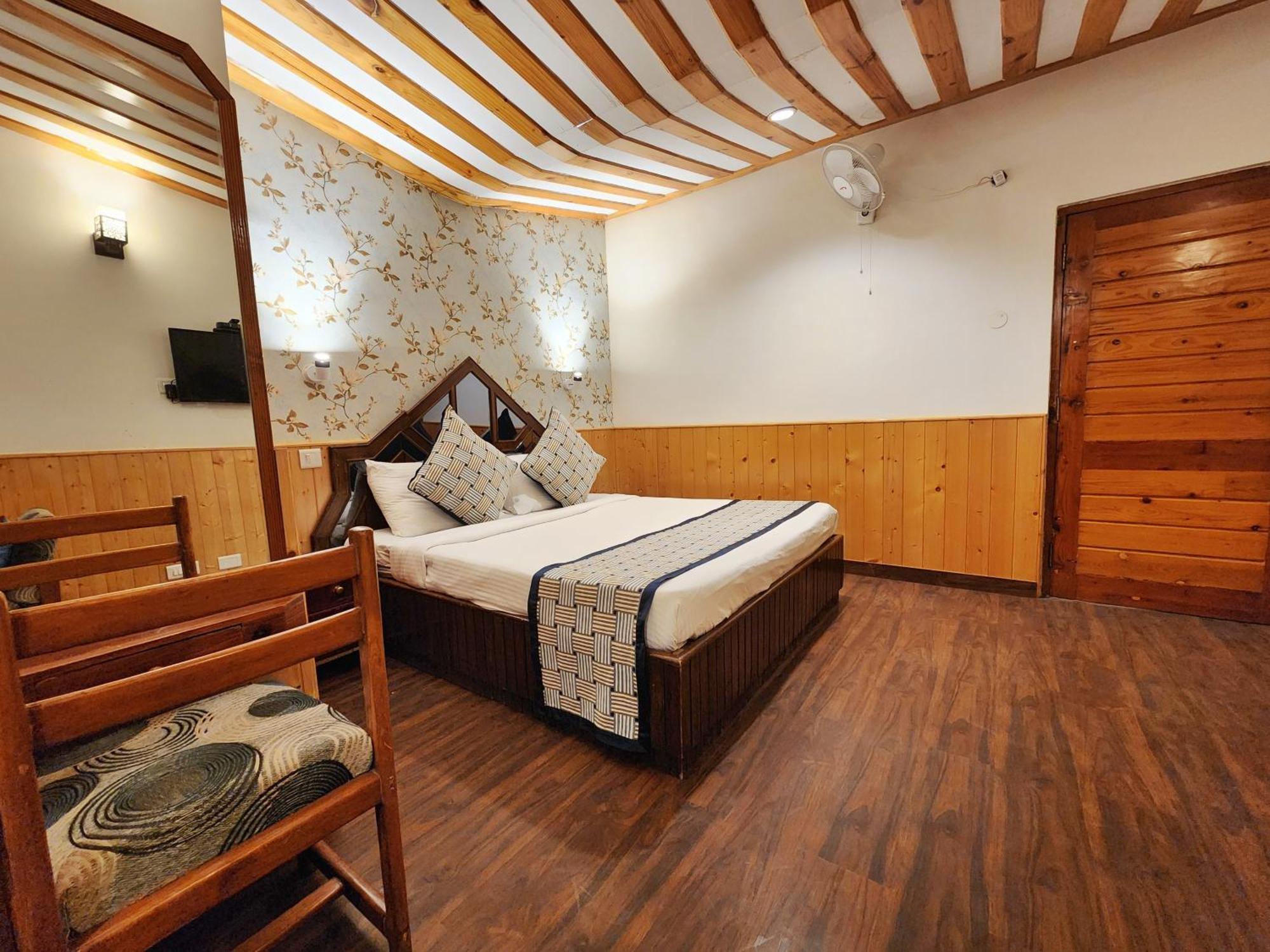 Hotel Pineview Shimla Zewnętrze zdjęcie