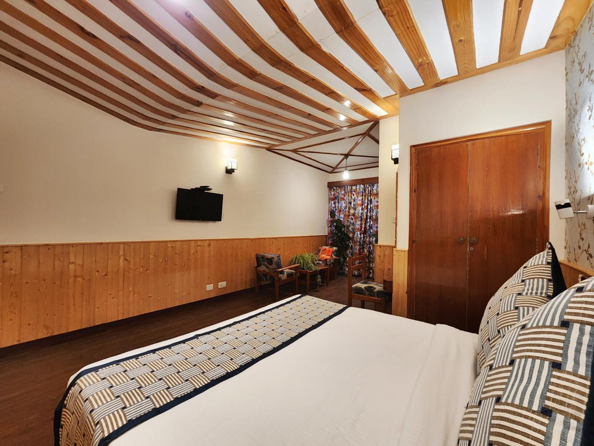 Hotel Pineview Shimla Zewnętrze zdjęcie