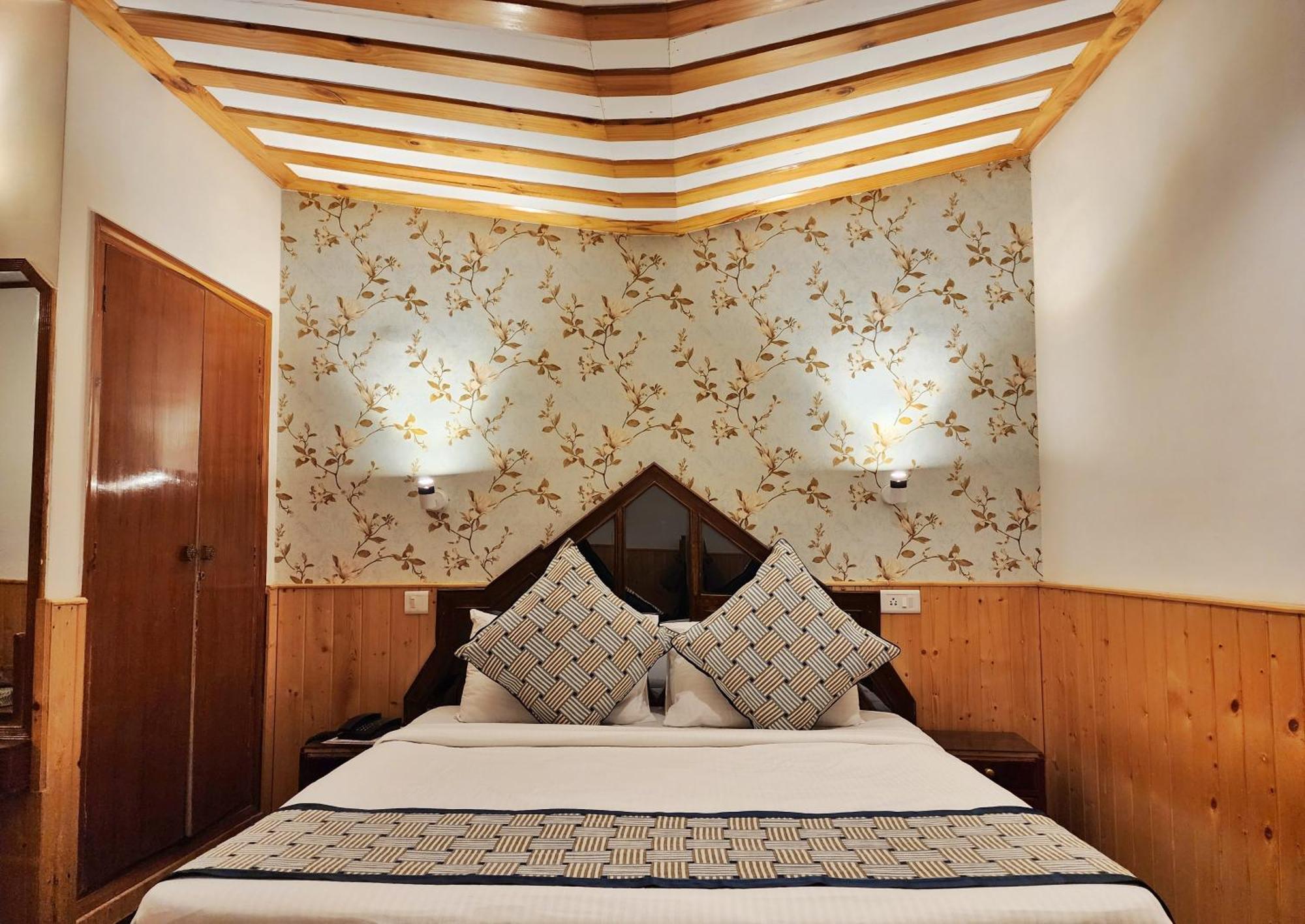 Hotel Pineview Shimla Zewnętrze zdjęcie