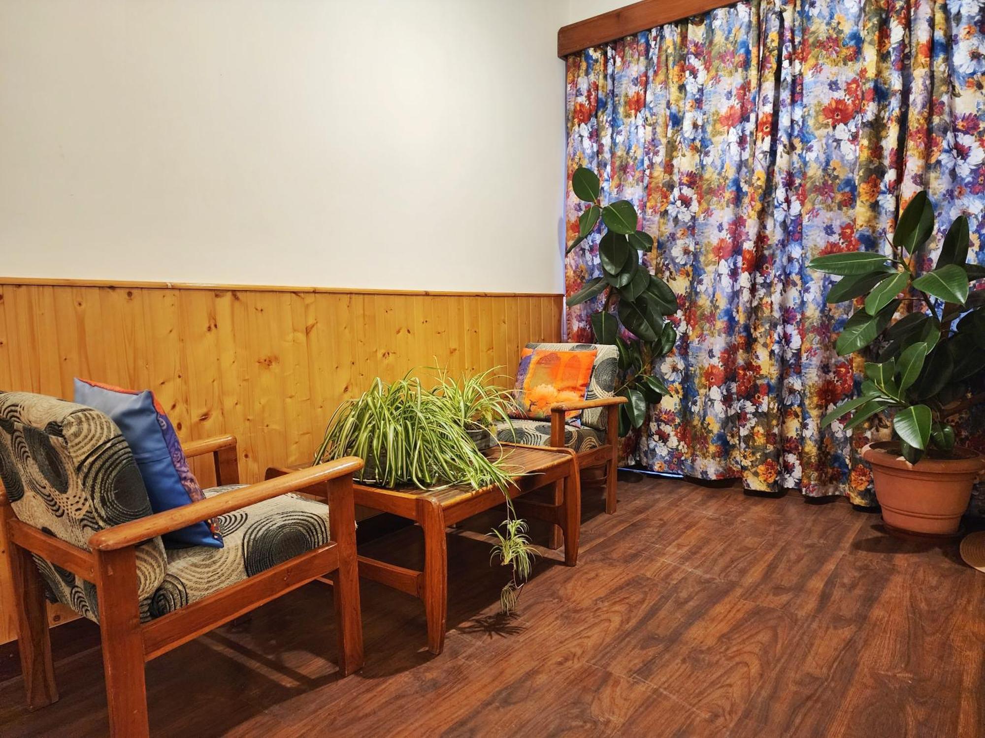 Hotel Pineview Shimla Zewnętrze zdjęcie