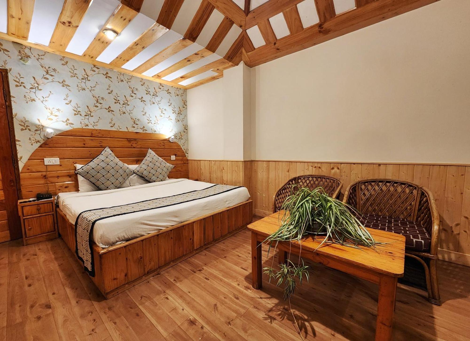 Hotel Pineview Shimla Zewnętrze zdjęcie