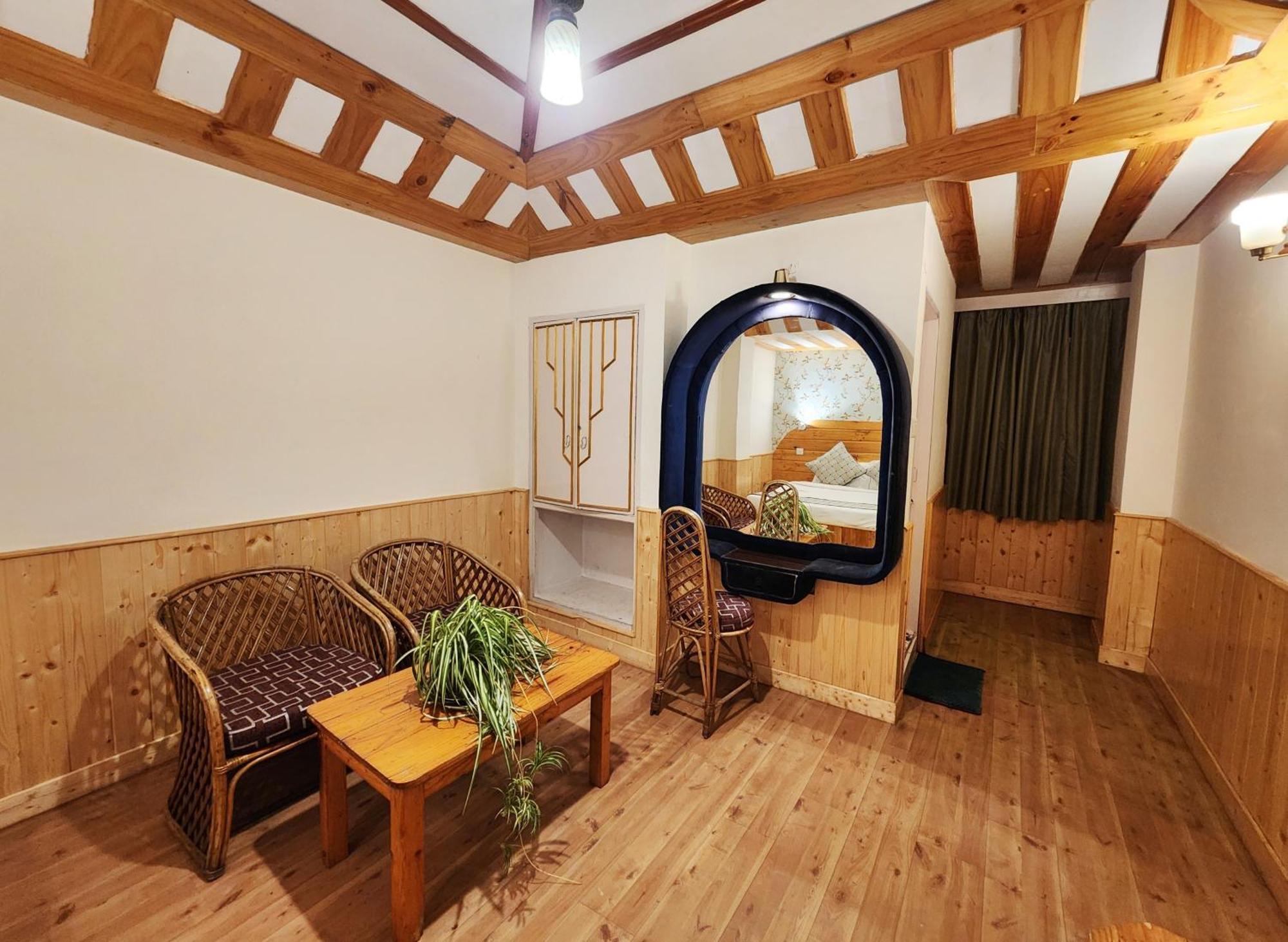 Hotel Pineview Shimla Zewnętrze zdjęcie