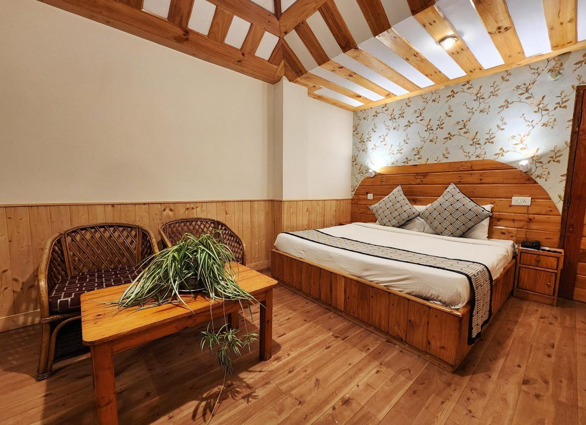 Hotel Pineview Shimla Zewnętrze zdjęcie