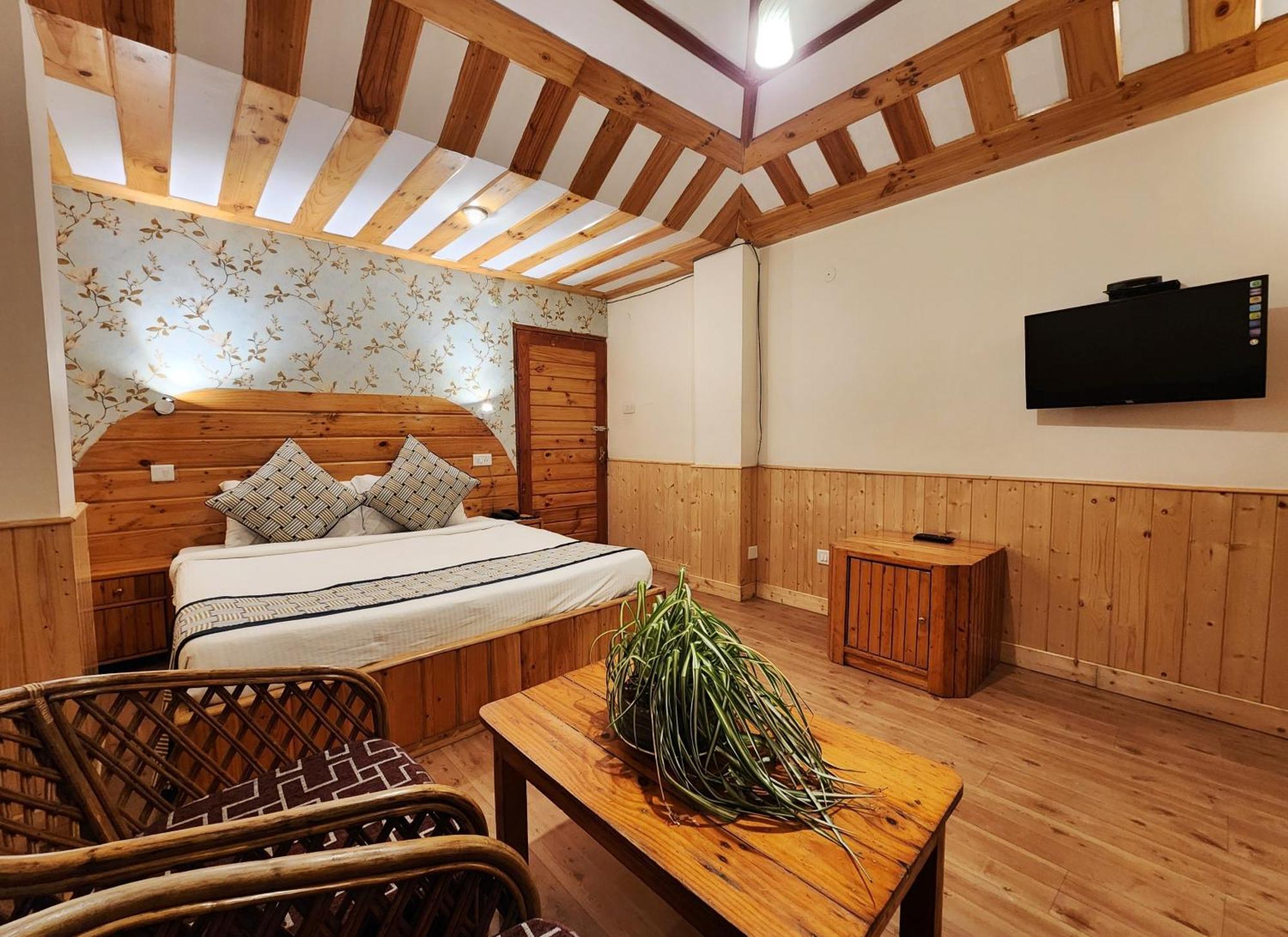 Hotel Pineview Shimla Zewnętrze zdjęcie